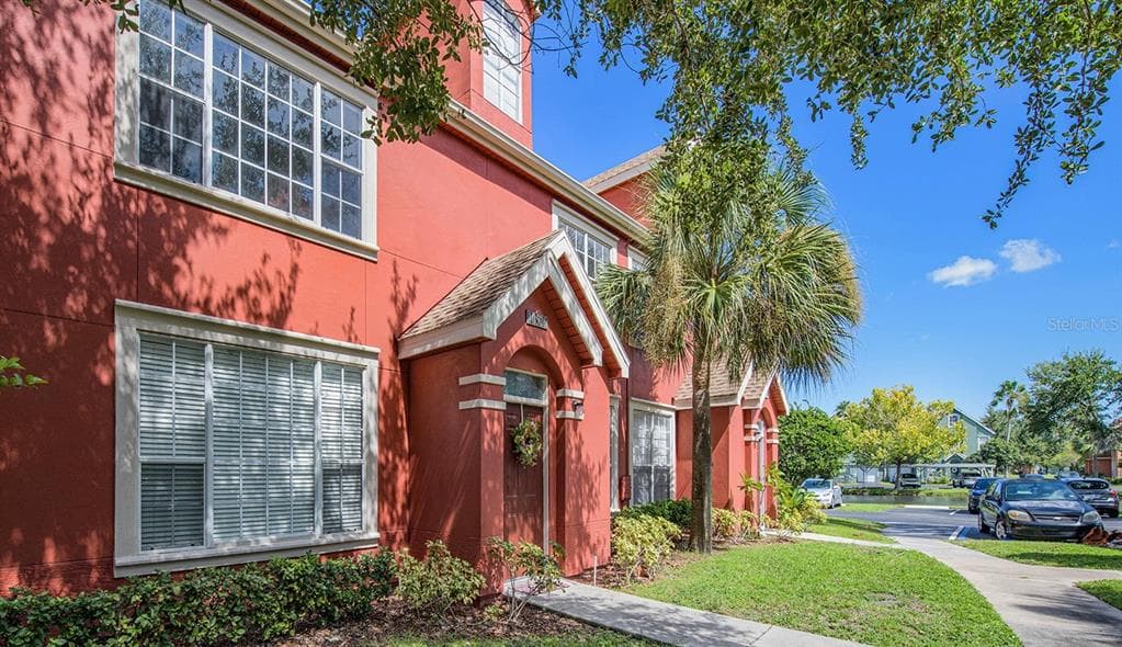 10526 WINDSOR LAKE COURT TAMPA, FL 33626