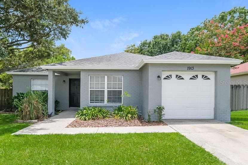 1913 CHABLIS COURT VALRICO, FL 33594