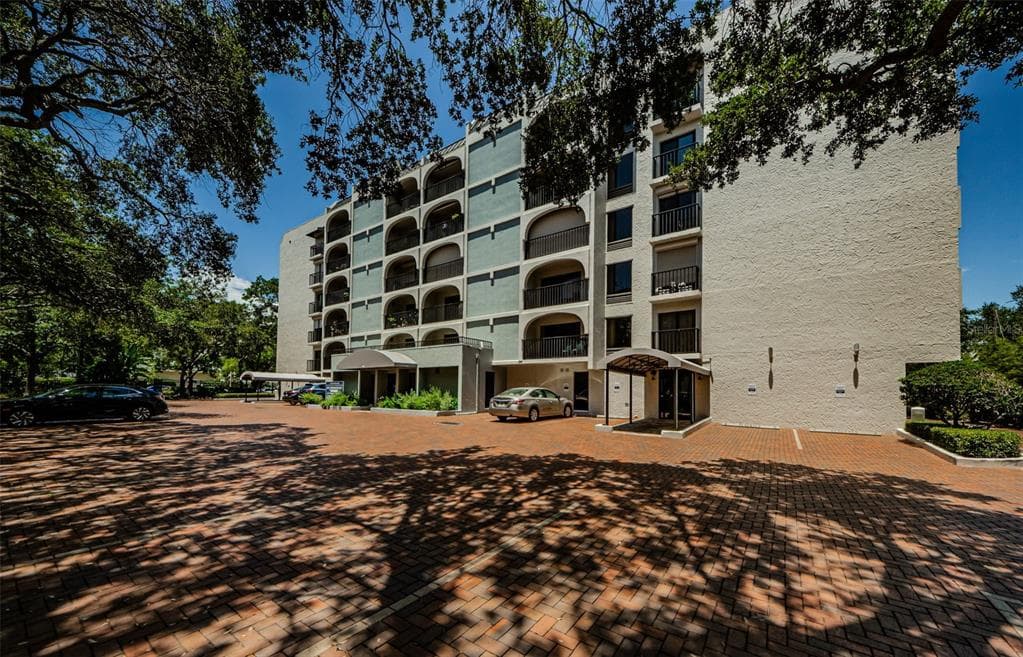 105 4TH AVENUE NE UNIT 401 ST PETERSBURG, FL 33701