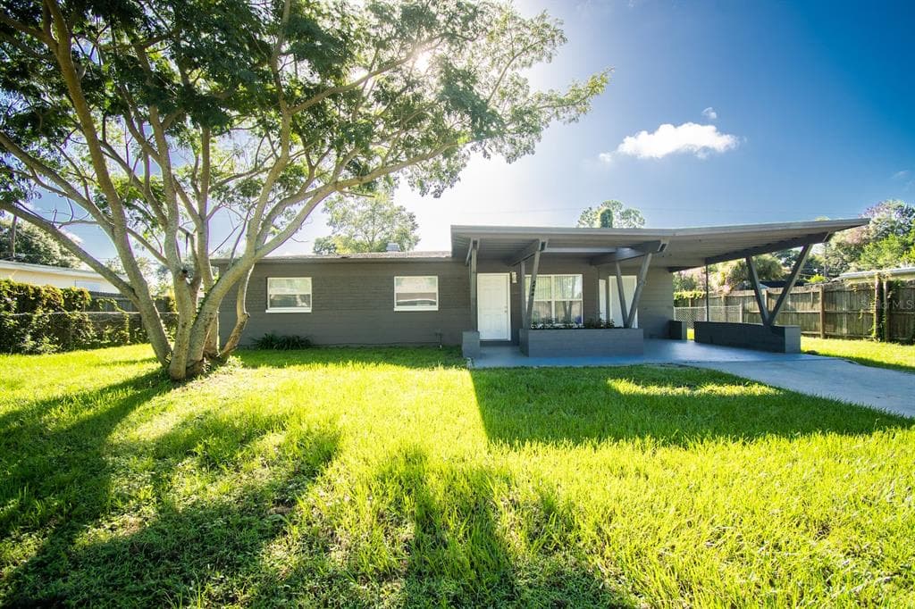 3004 PINEWAY AVENUE LAKELAND, FL 33803