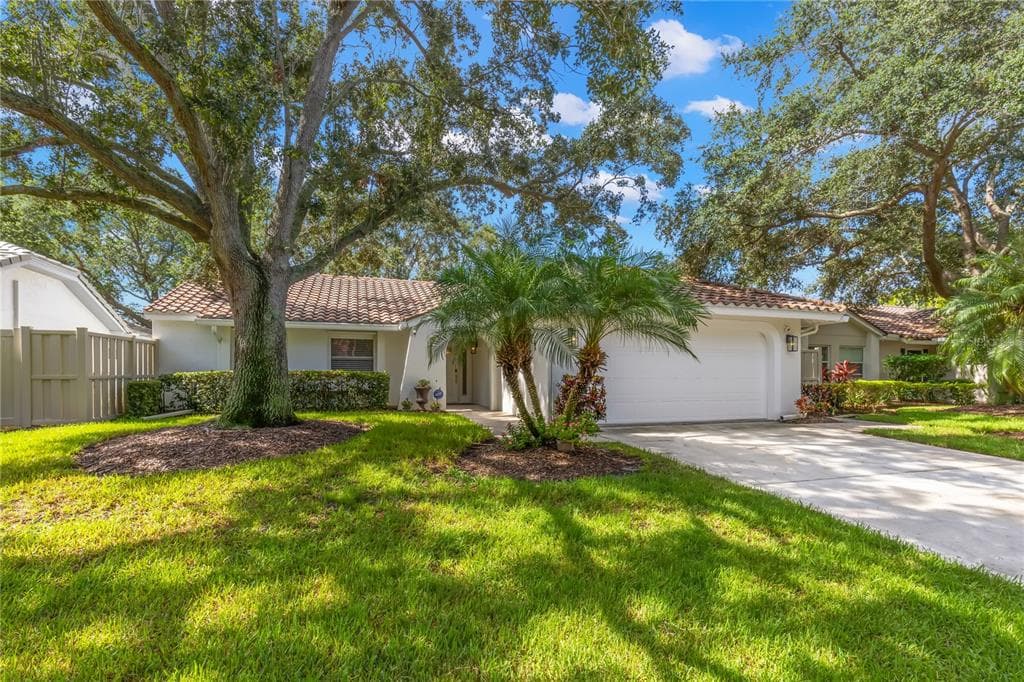582 QUINTANA PLACE NE ST PETERSBURG, FL 33703