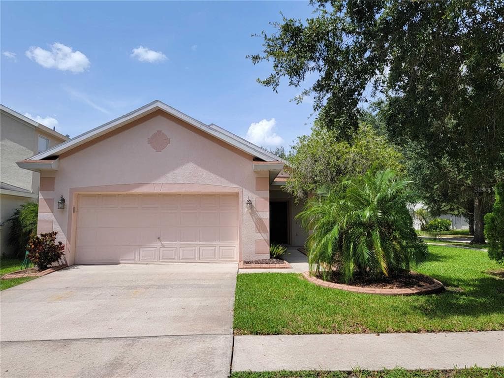 6117 SKYLARKCREST DRIVE LITHIA, FL 33547