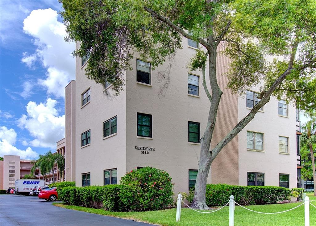 5980 80TH STREET N UNIT 105 ST PETERSBURG, FL 33709