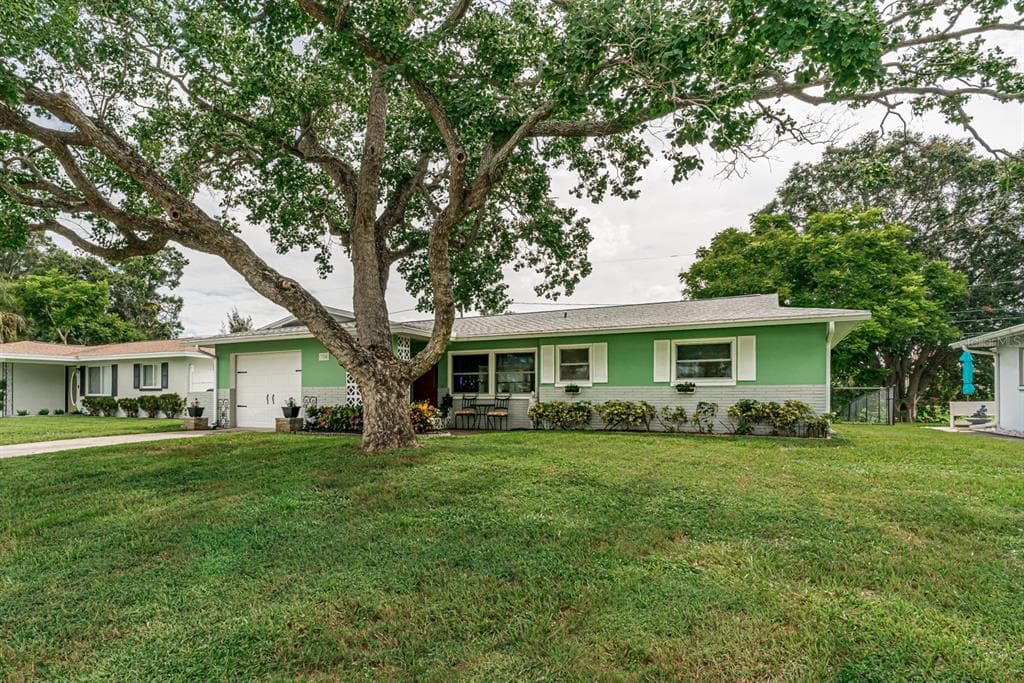 320 TRALEE STREET LARGO, FL 33770