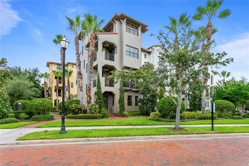 4815 YACHT CLUB DRIVE UNIT 105 TAMPA, FL 33616