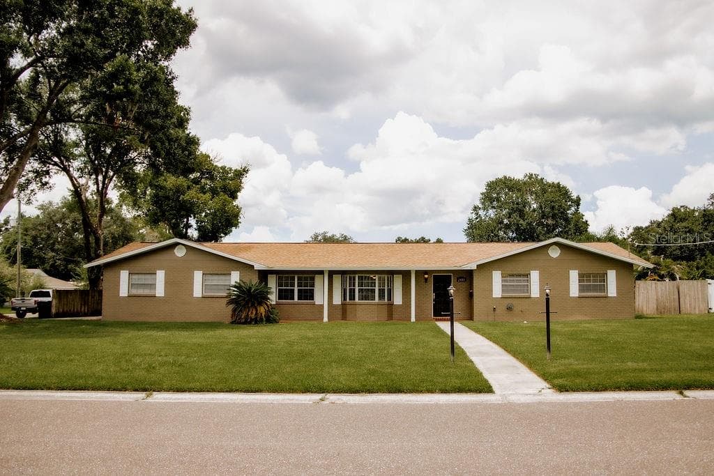 2404 KAREN DRIVE PLANT CITY, FL 33563