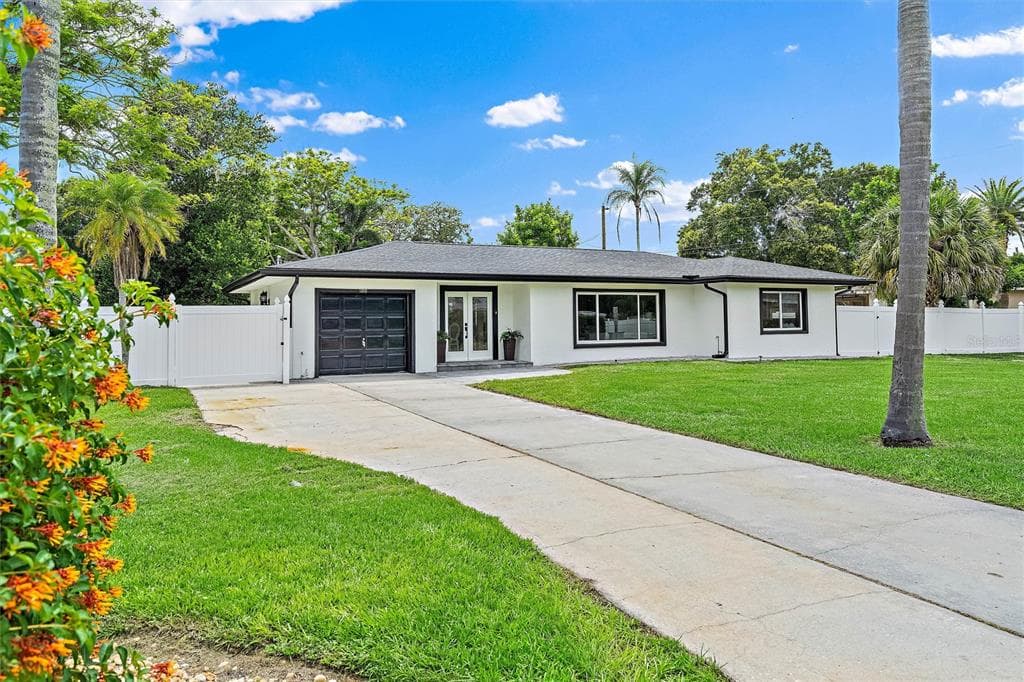 100 PALM DRIVE LARGO, FL 33770