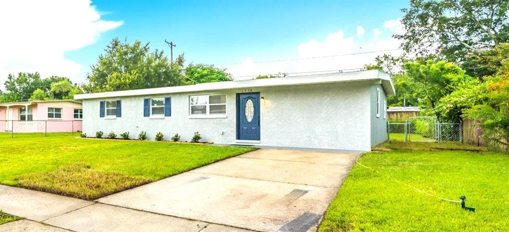 1719 LANCELOT LOOP TAMPA, FL 33619