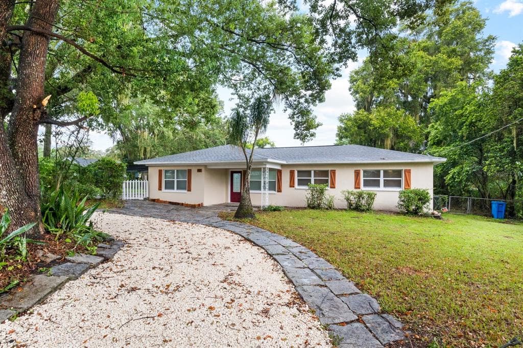 402 N OAKWOOD AVENUE BRANDON, FL 33510