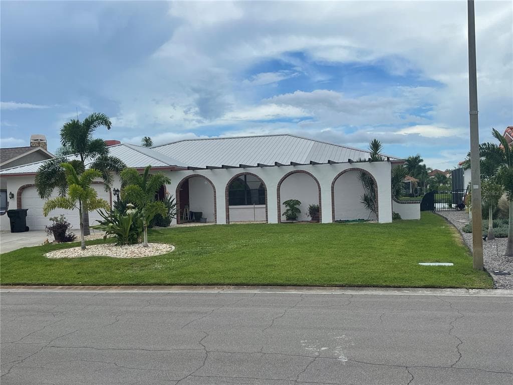 919 CHIPAWAY DRIVE APOLLO BEACH, FL 33572