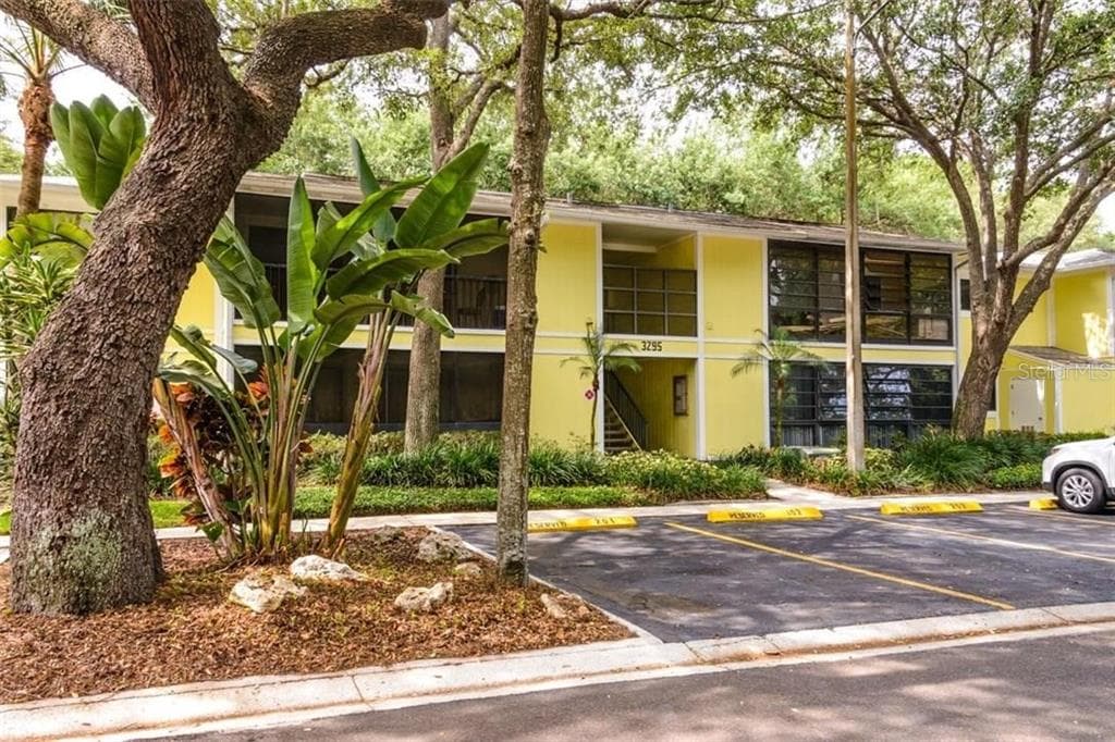3295 FOX CHASE CIRCLE N UNIT 104 PALM HARBOR, FL 34683