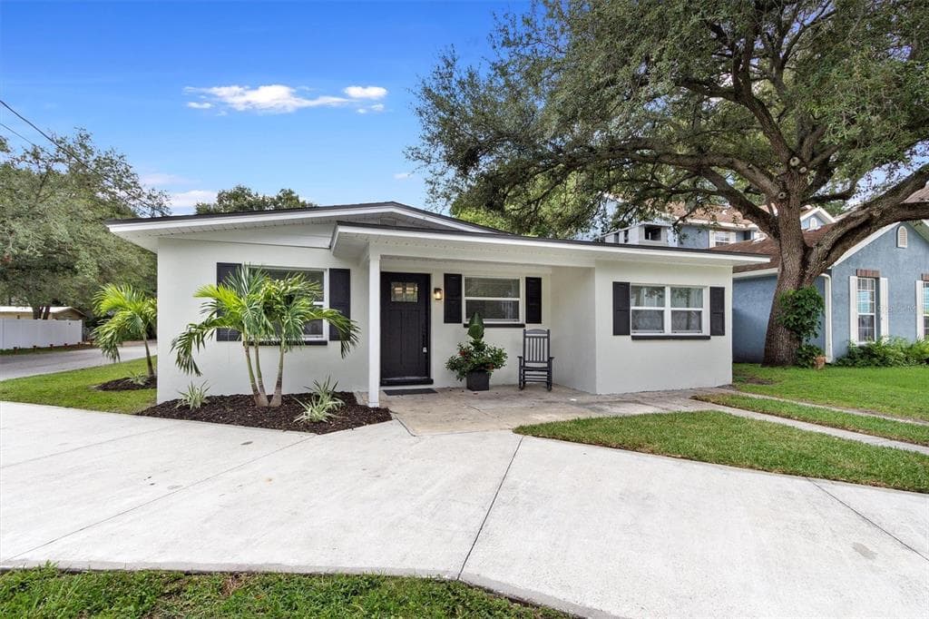 3002 W WALLACE AVENUE TAMPA, FL 33611