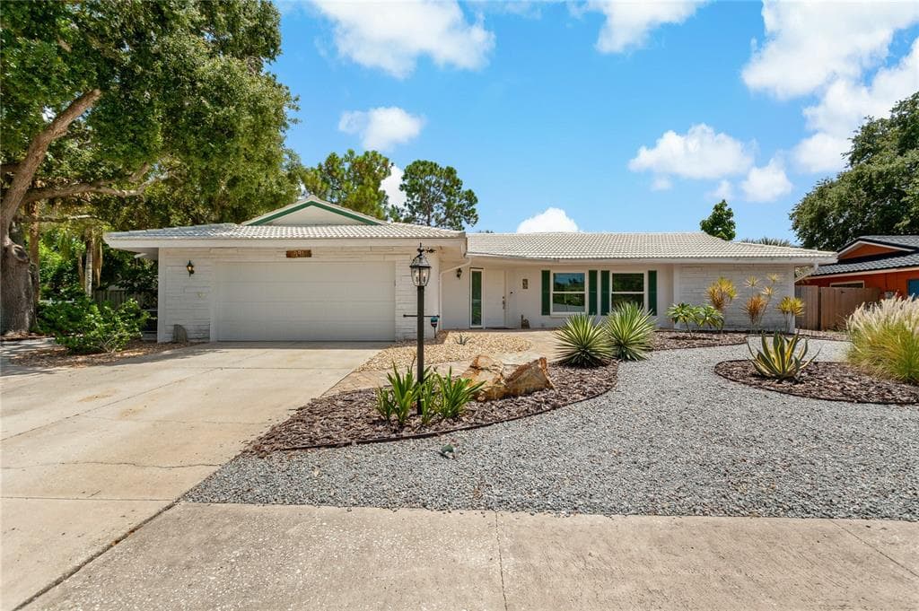 991 MCLEAN STREET DUNEDIN, FL 34698