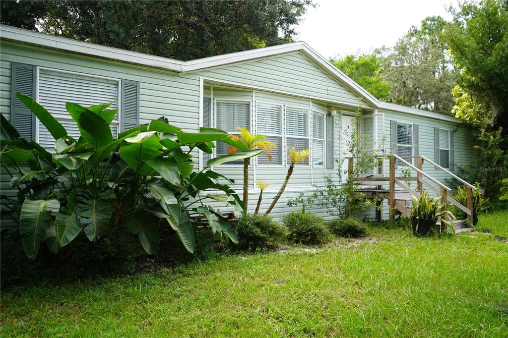8838 W MOBLEY ROAD TAMPA, FL 33626