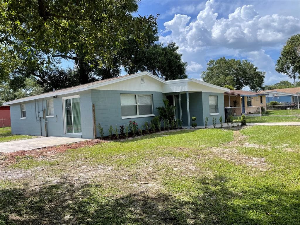 8506 PINEWOOD STREET TAMPA, FL 33615