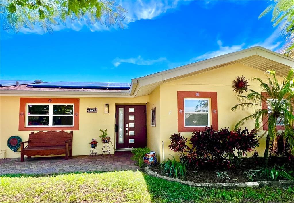 562 LEWIS BOULEVARD SE ST PETERSBURG, FL 33705