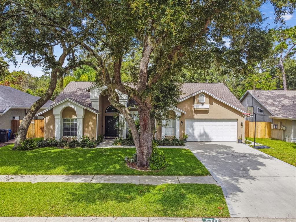 5717 PINEY LANE DRIVE TAMPA, FL 33625