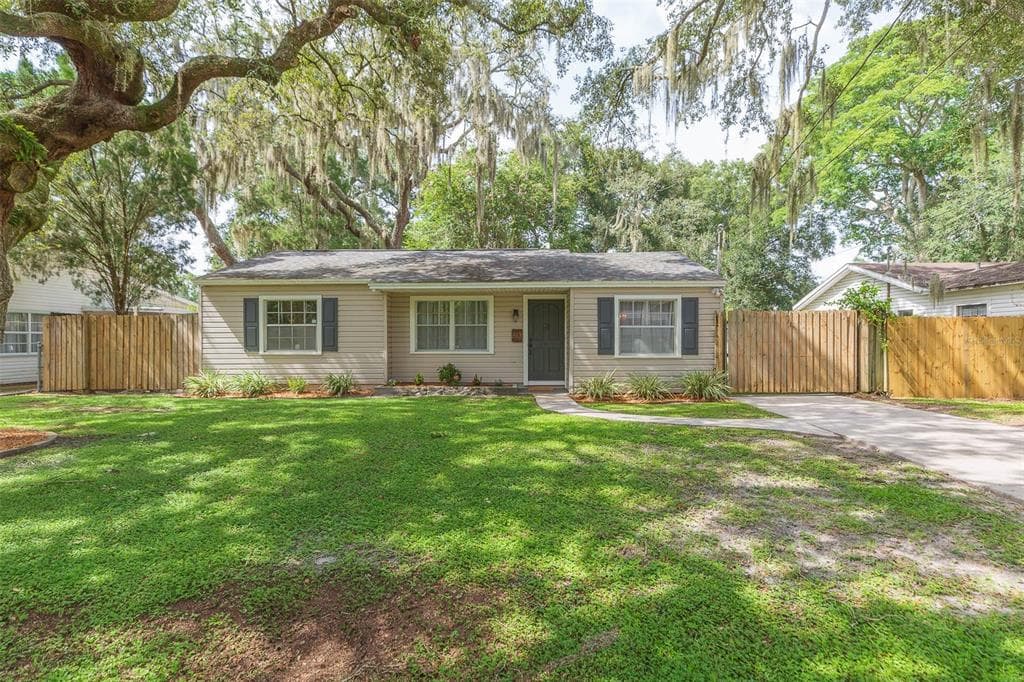 813 W LOWRY LANE TAMPA, FL 33604
