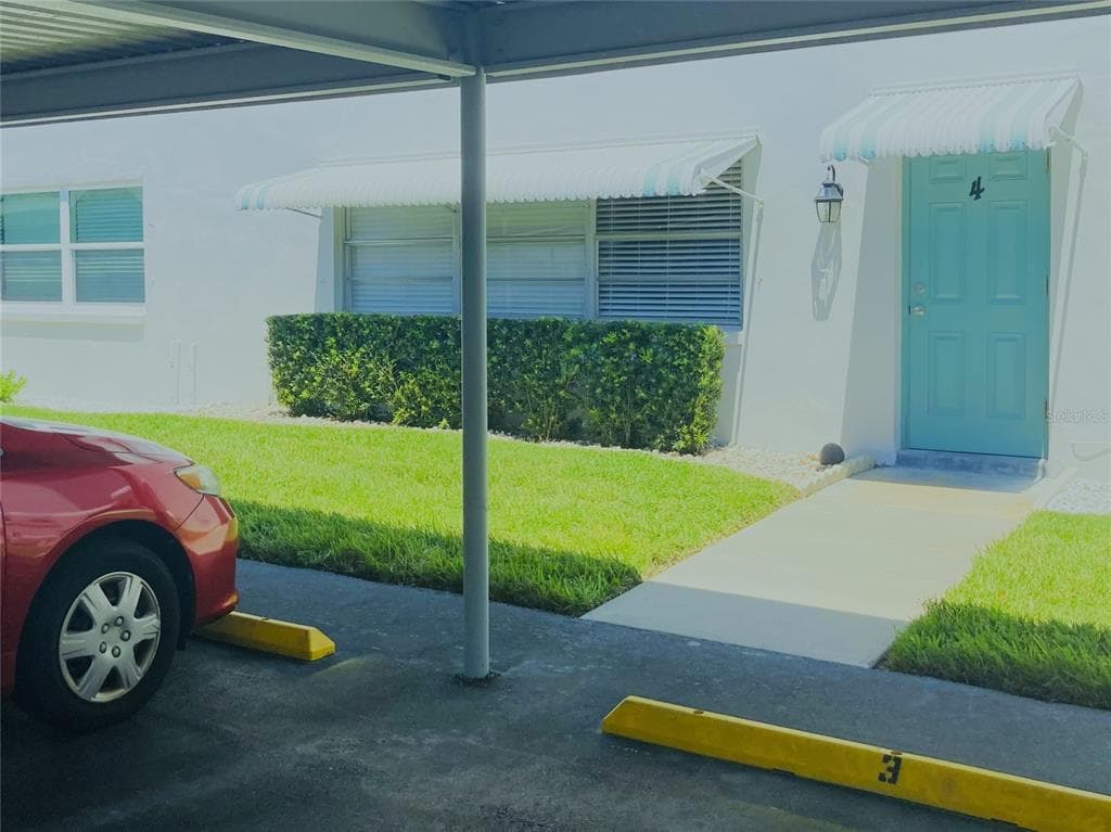 5267 81ST STREET N UNIT 4 ST PETERSBURG, FL 33709