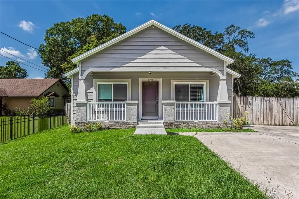 7908 LAKESHORE DRIVE TAMPA, FL 33604