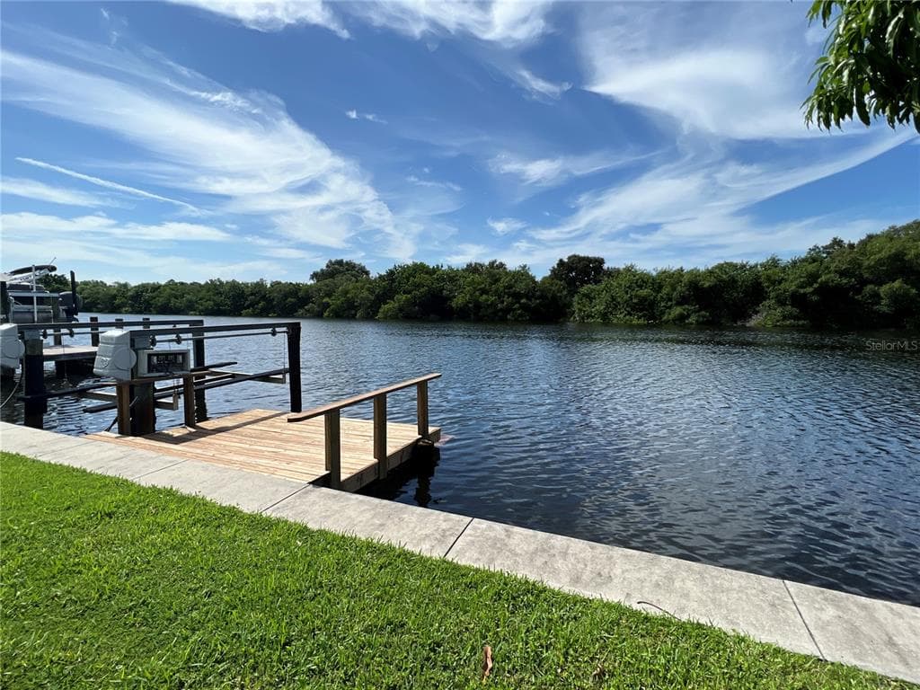 610 MOUNT OAK AVENUE NE UNIT 734 ST PETERSBURG, FL 33702