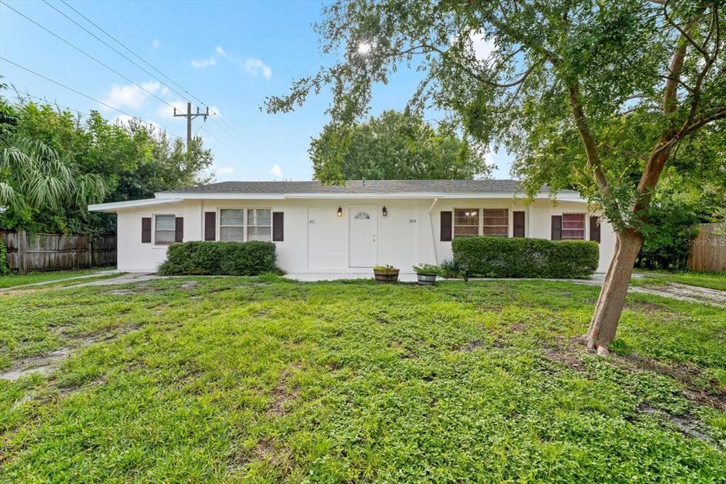 201 44TH STREET W BRADENTON, FL 34209