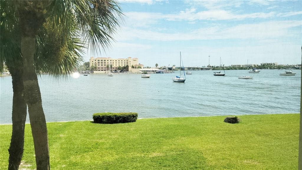 4775 COVE CIRCLE UNIT 204 ST PETERSBURG, FL 33708