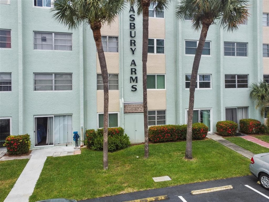 801 83RD AVENUE N UNIT 512 ST PETERSBURG, FL 33702