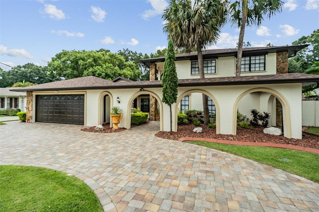 2705 W WOODLAWN AVENUE TAMPA, FL 33607