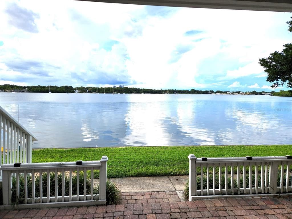 205 POMPANO DRIVE SE UNIT B ST PETERSBURG, FL 33705