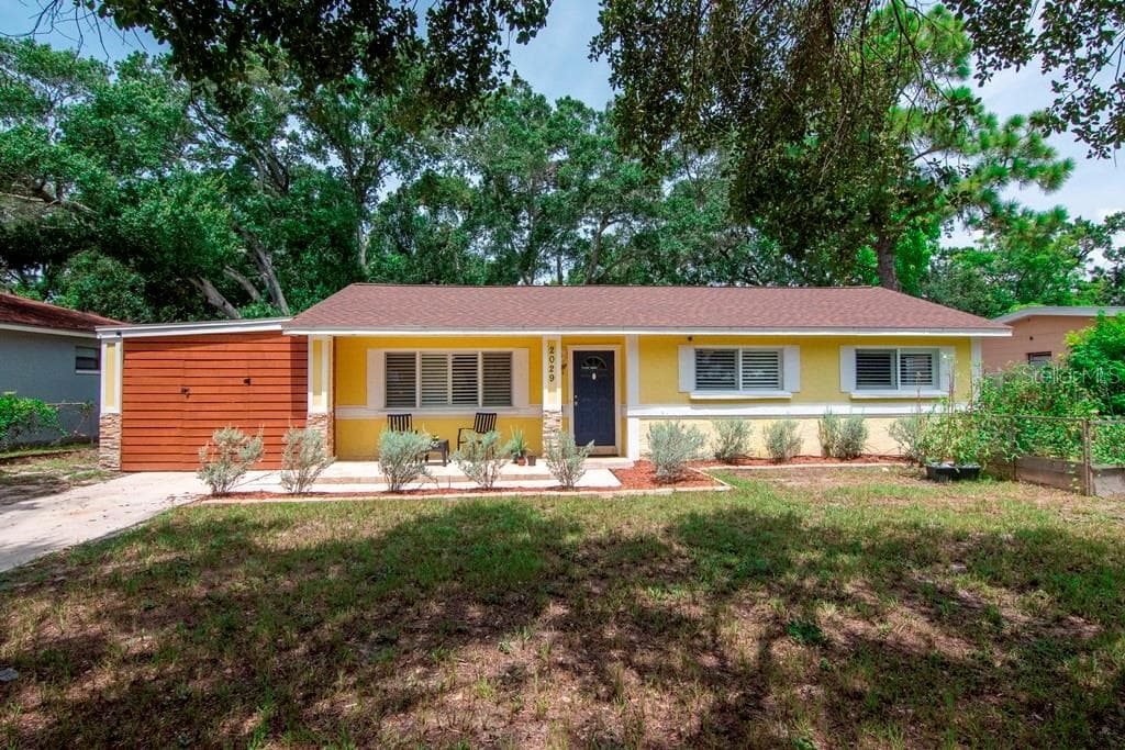 2029 BARCELONA DRIVE S ST PETERSBURG, FL 33712