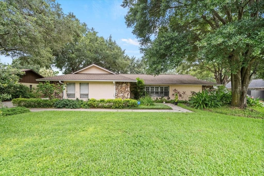 2803 WHITTINGTON PLACE TAMPA, FL 33618