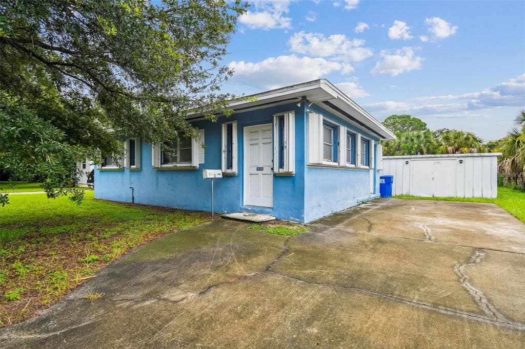 1529 ESSEX DRIVE N ST PETERSBURG, FL 33710