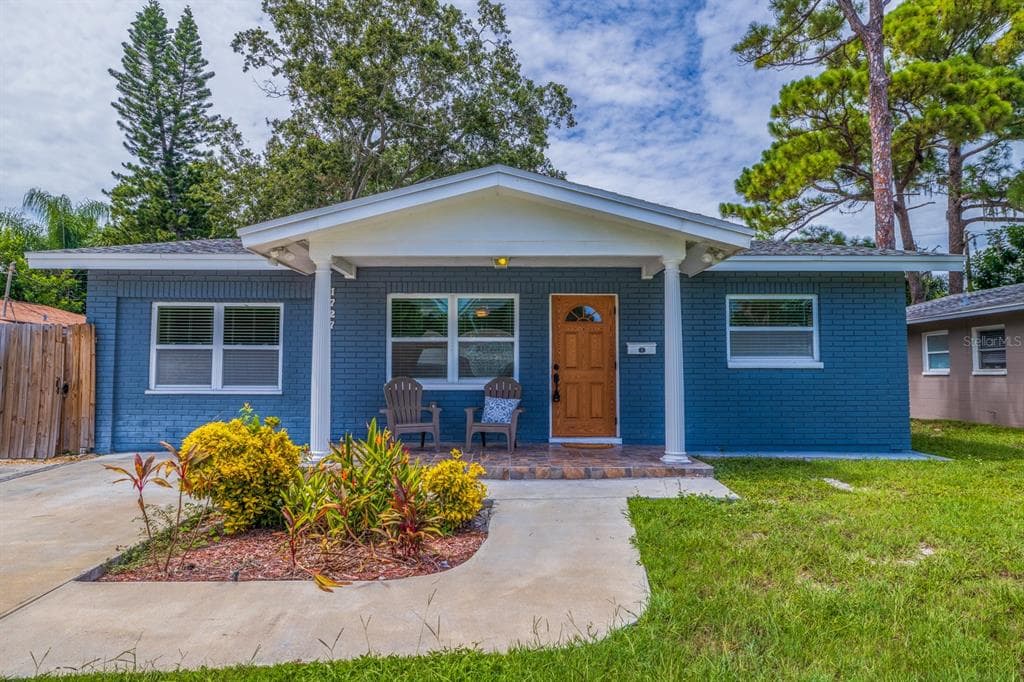 1727 SHORE ACRES BOULEVARD NE ST PETERSBURG, FL 33703