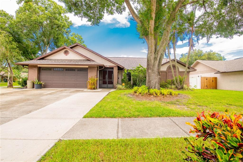 1608 SHADY LEAF DRIVE VALRICO, FL 33596