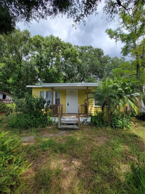 8425 N JONES AVENUE TAMPA, FL 33604