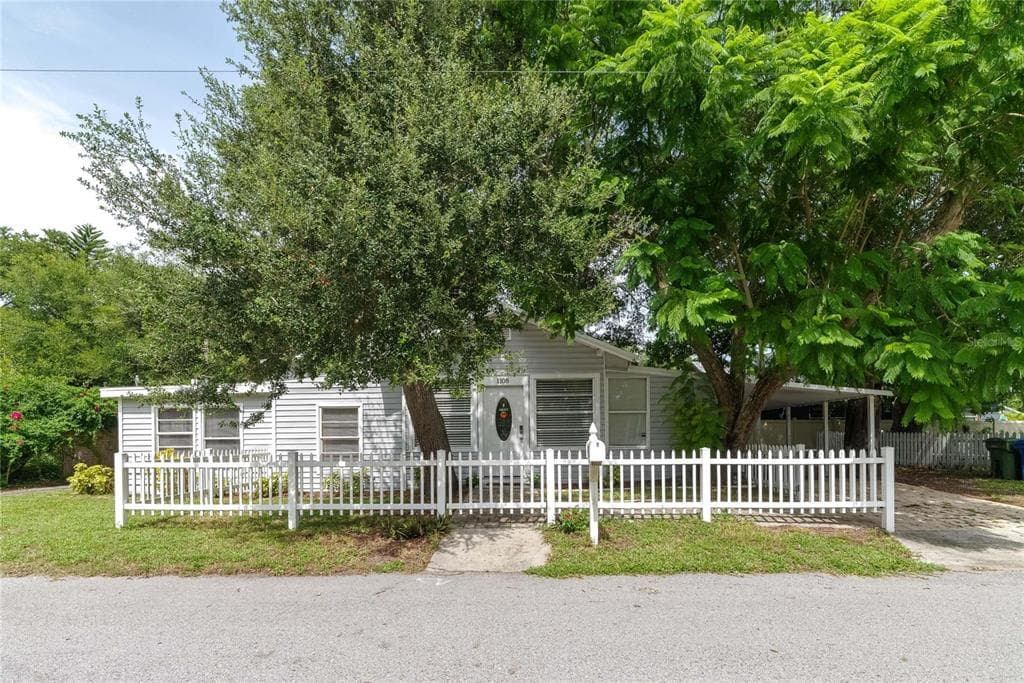 1108 24TH ST W BRADENTON, FL 34205