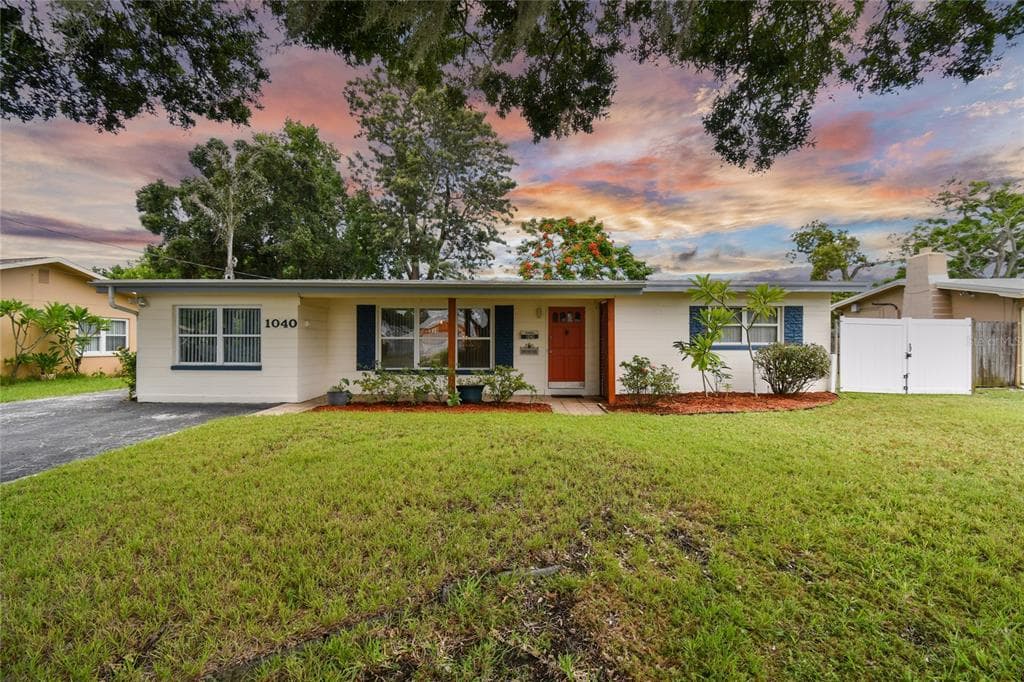 1040 ALCAZAR WAY S ST PETERSBURG, FL 33705