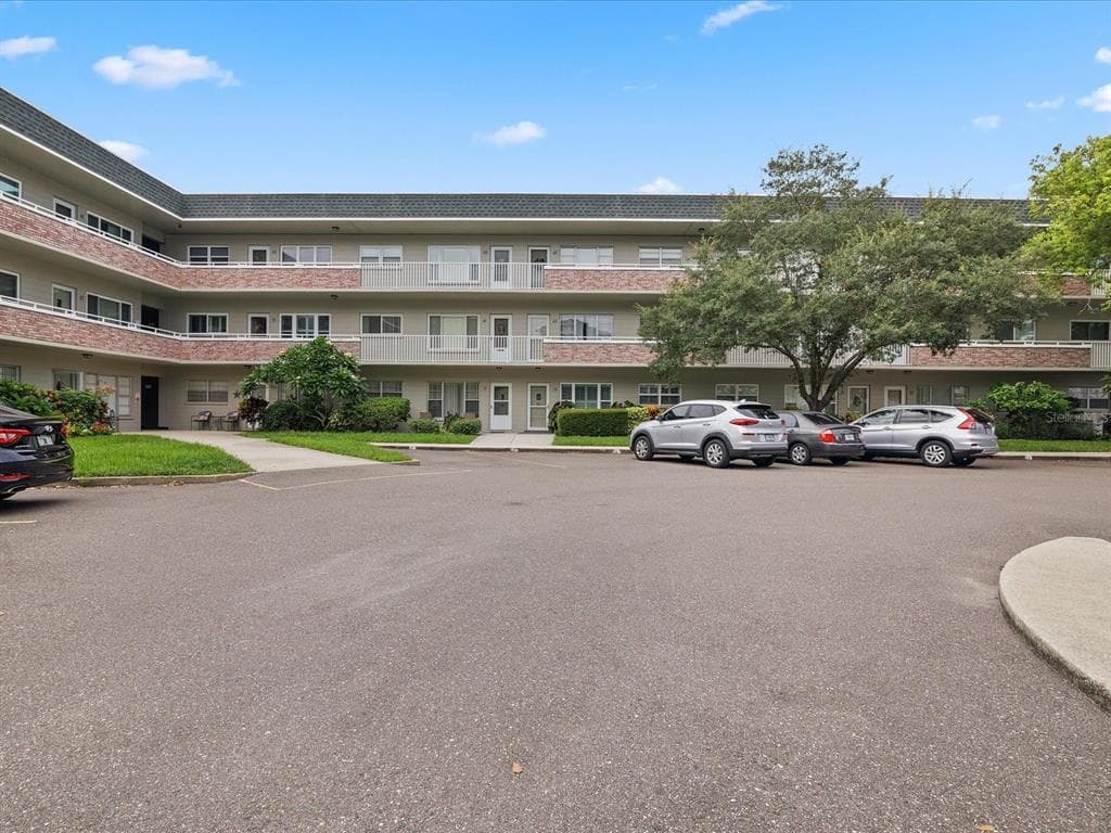 2427 RHODESIAN DRIVE UNIT 43 CLEARWATER, FL 33763