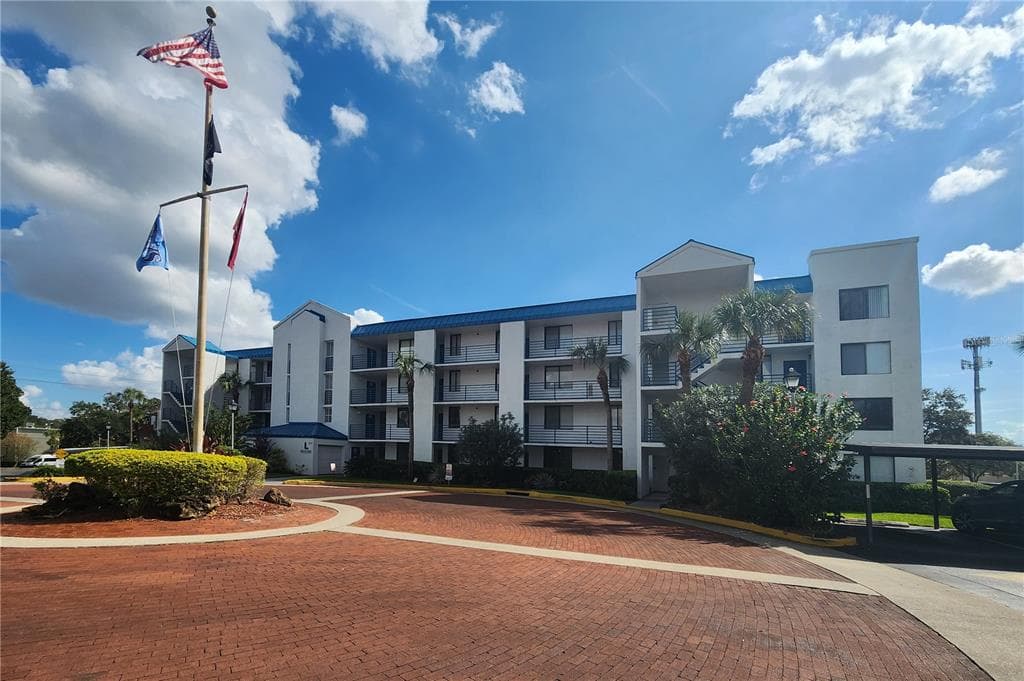 2424 W TAMPA BAY BOULEVARD UNIT L204 TAMPA, FL 33607