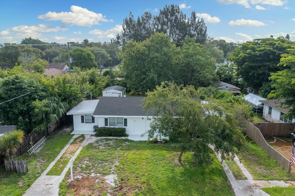 201 44TH STREET W BRADENTON, FL 34209