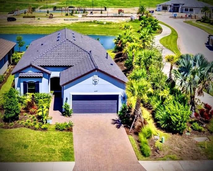 6289 MESA GLEN BRADENTON, FL 34203