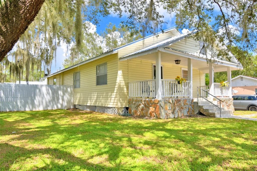 113 N LAKE AVENUE AVON PARK, FL 33825
