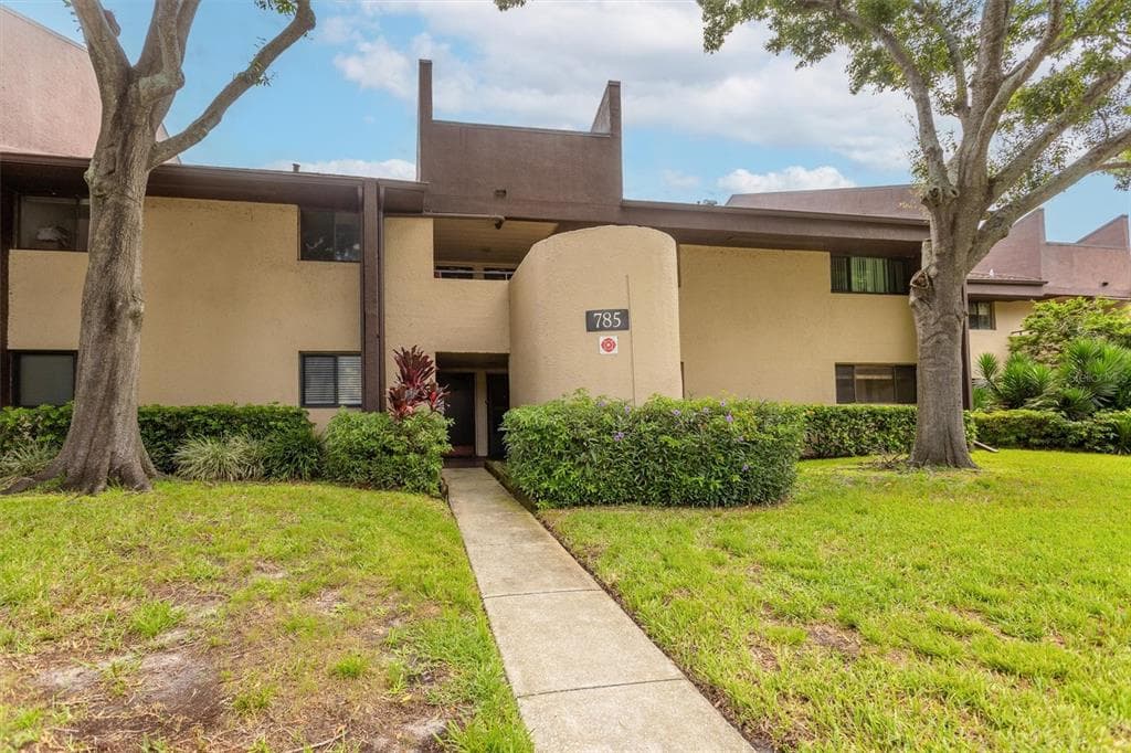 785 S VILLAGE DRIVE N UNIT 104 ST PETERSBURG, FL 33716