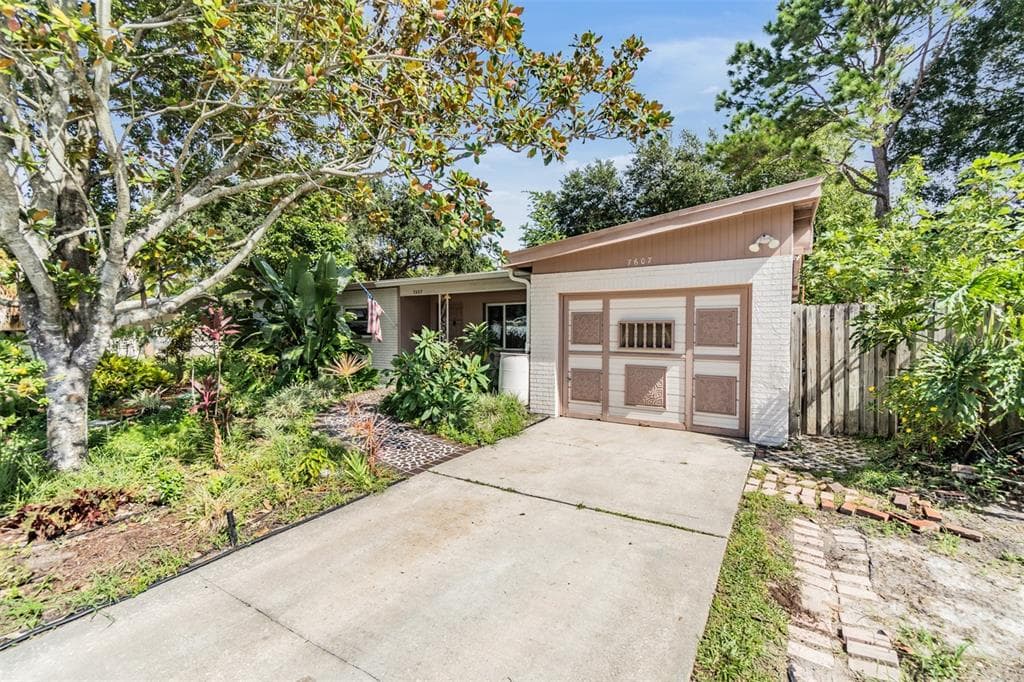7607 W HANNA AVENUE TAMPA, FL 33615