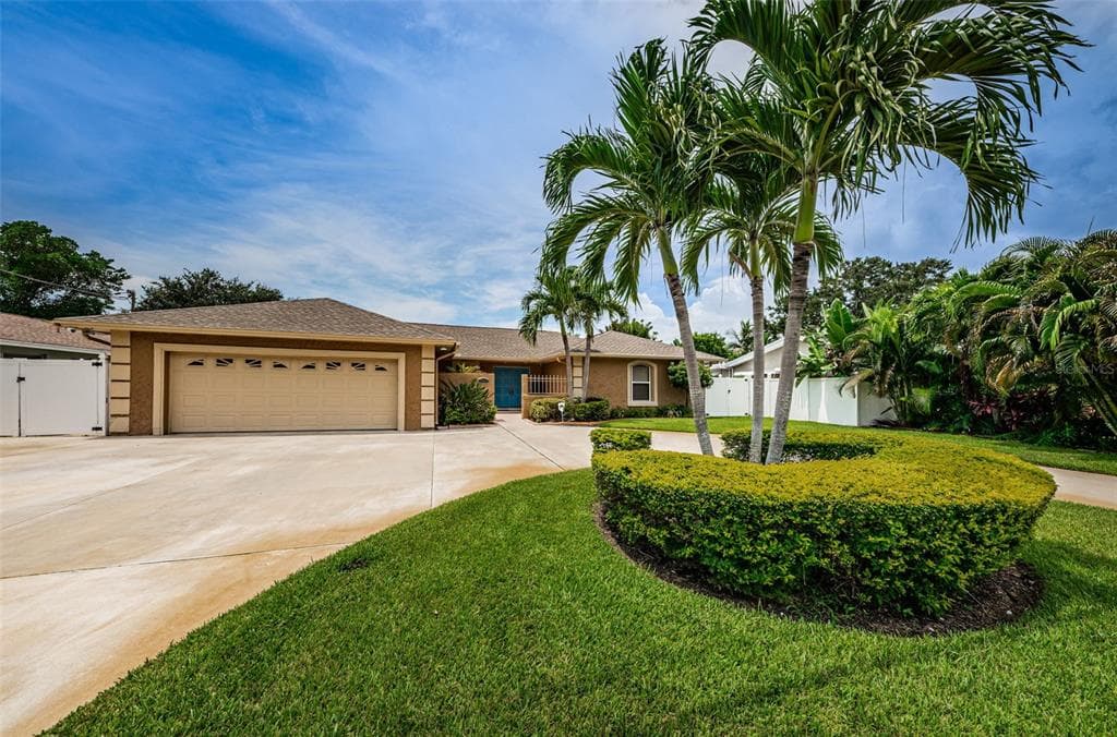 1215 ROBIN ROAD S ST PETERSBURG, FL 33707