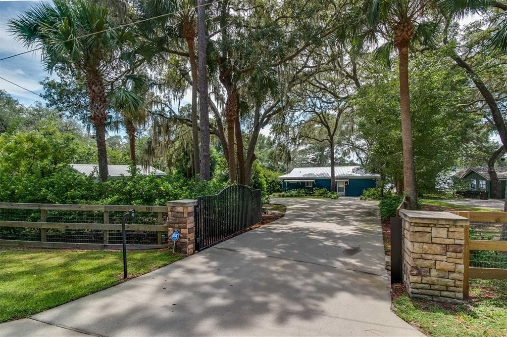 381 SE 165TH COURT ROAD SILVER SPRINGS, FL 34488