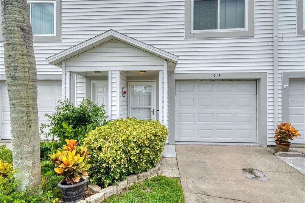 913 HIDDEN HARBOUR DRIVE INDIAN ROCKS BEACH, FL 33785