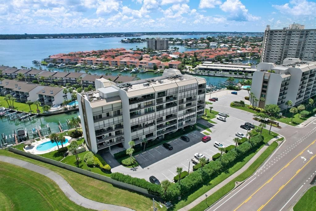 1581 GULF BOULEVARD UNIT 201N