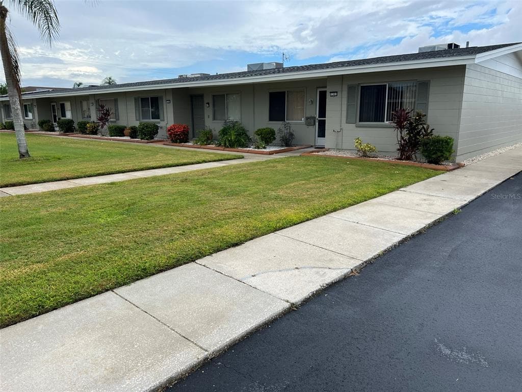 1301 WARWICK COURT SUN CITY CENTER, FL 33573